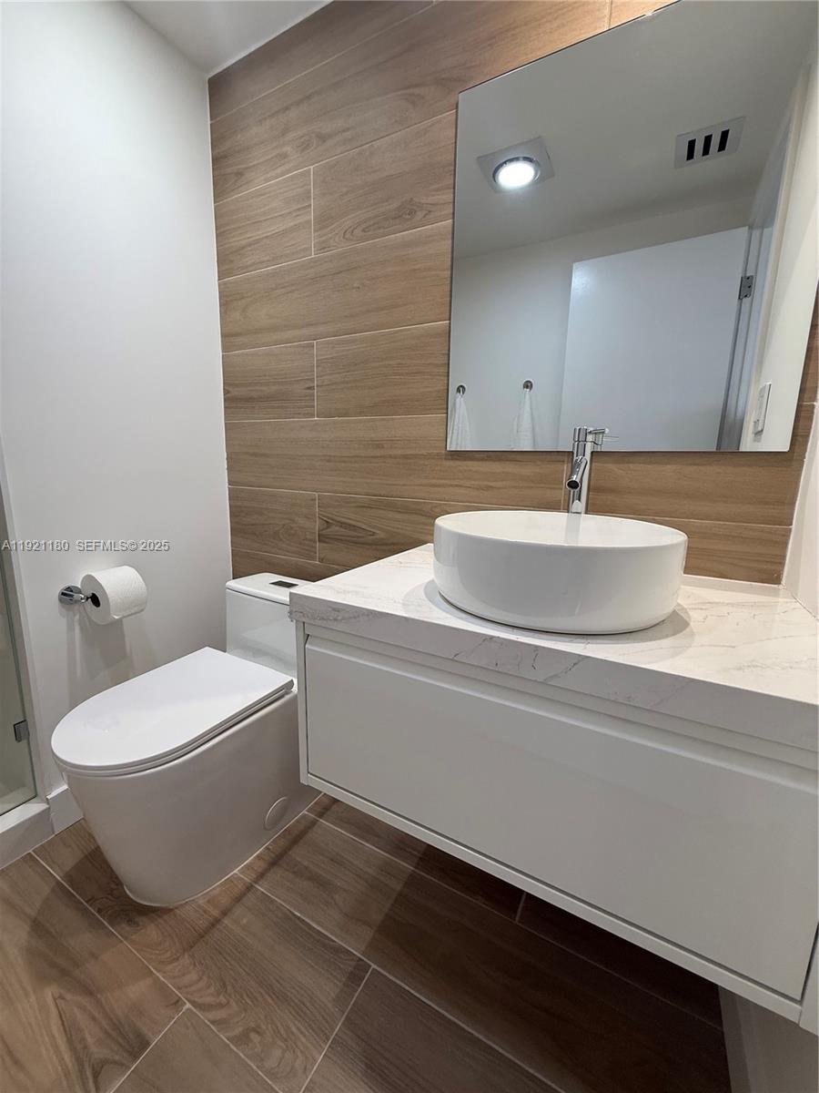 Photo of 20191 Country Club Dr  #504, Aventura, Florida, 33180 - 