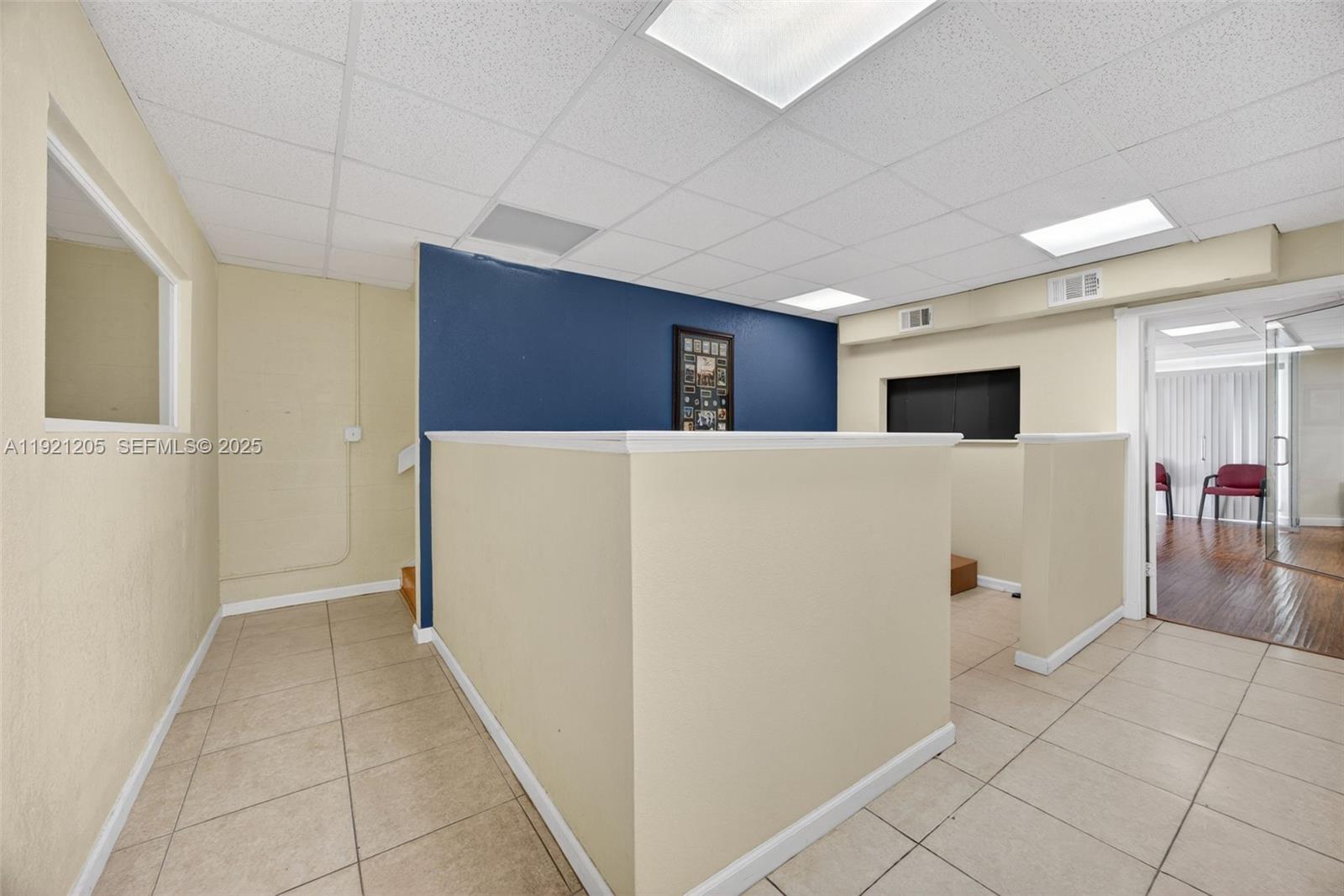 15  /   кв.футов $ 2025-11-25 0 Фото