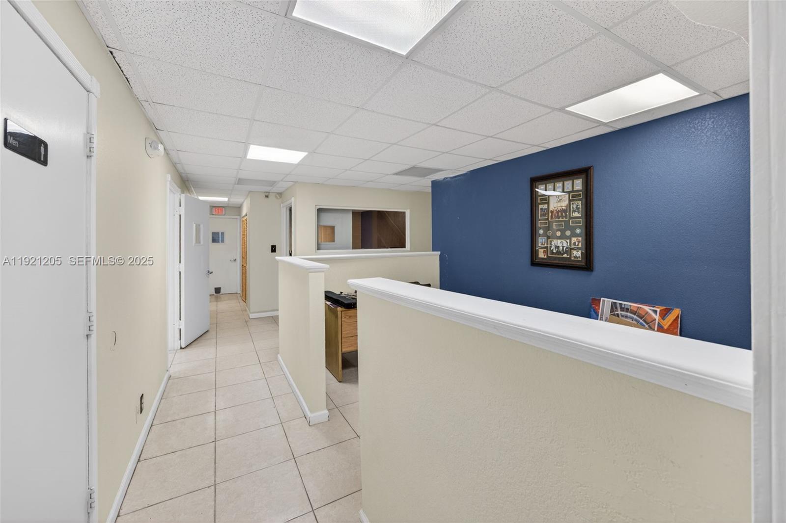 15  /   кв.футов $ 2025-11-25 0 Фото