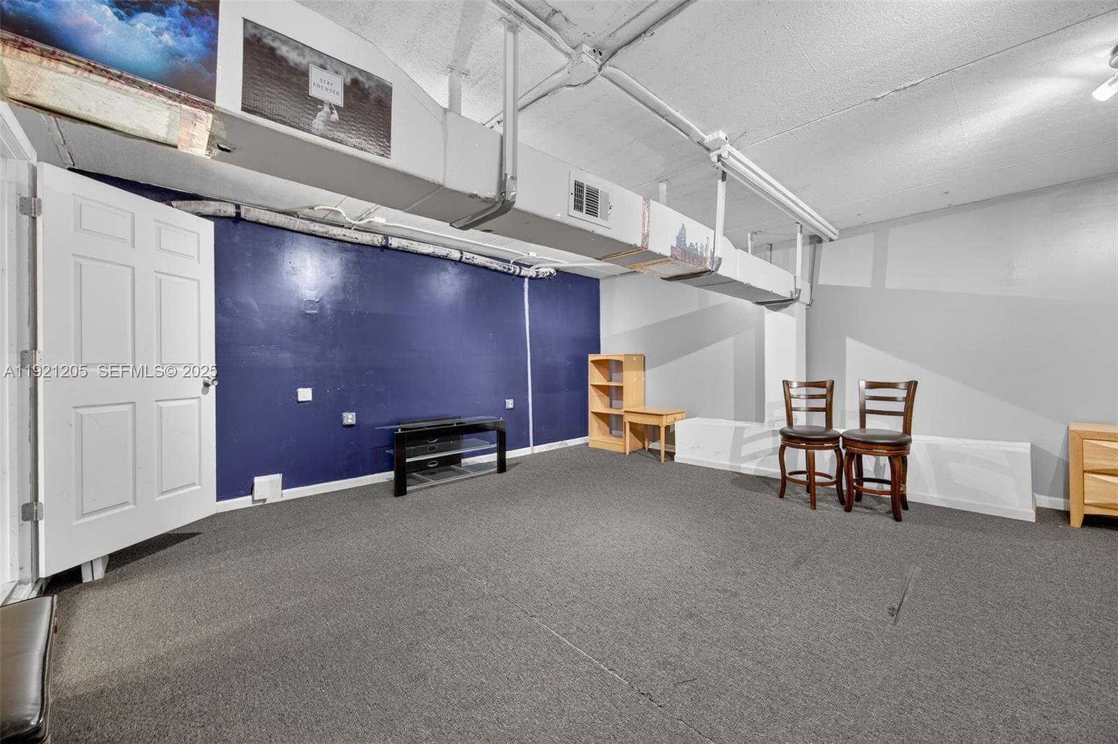 15  /   кв.футов $ 2025-11-25 0 Фото