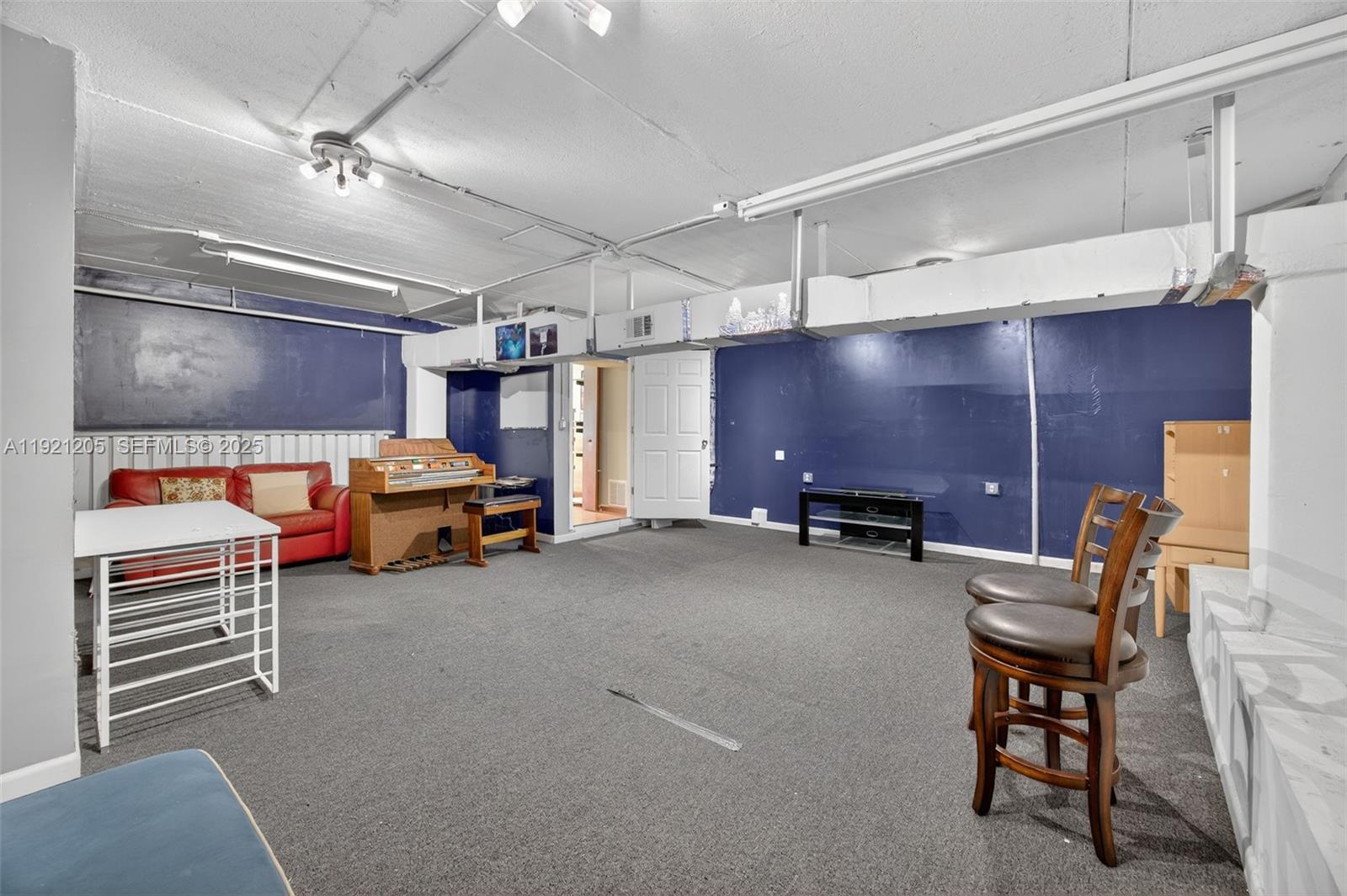 15  /   кв.футов $ 2025-11-25 0 Фото