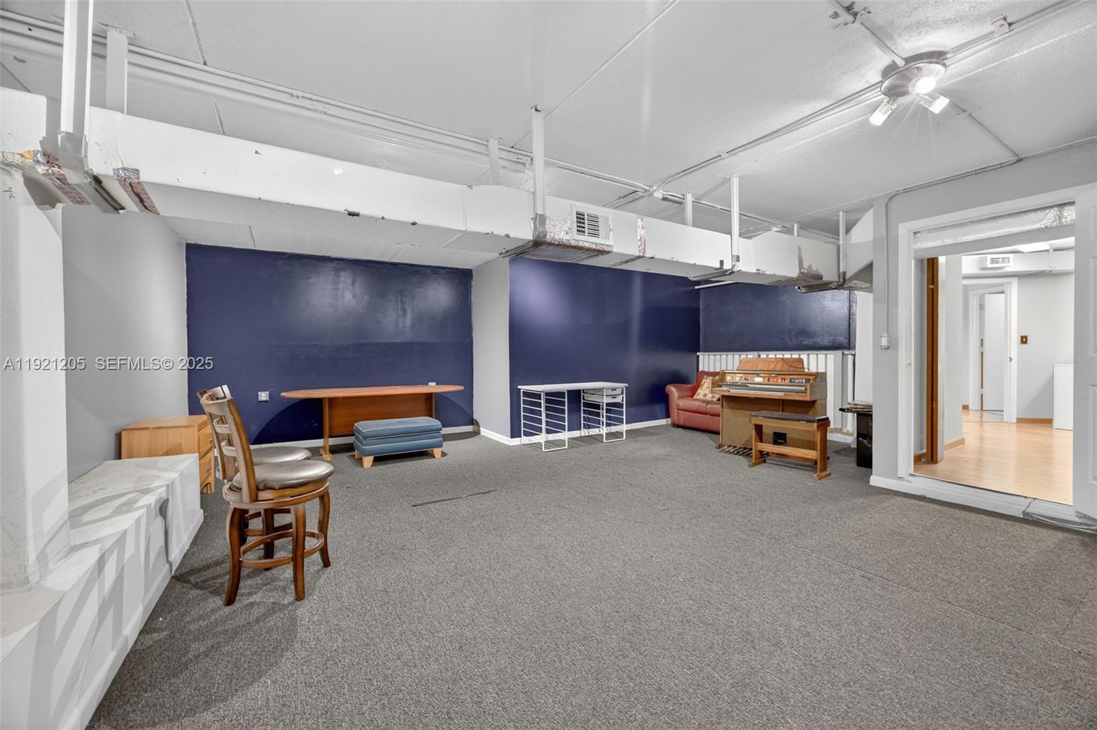 15  /   кв.футов $ 2025-11-25 0 Фото