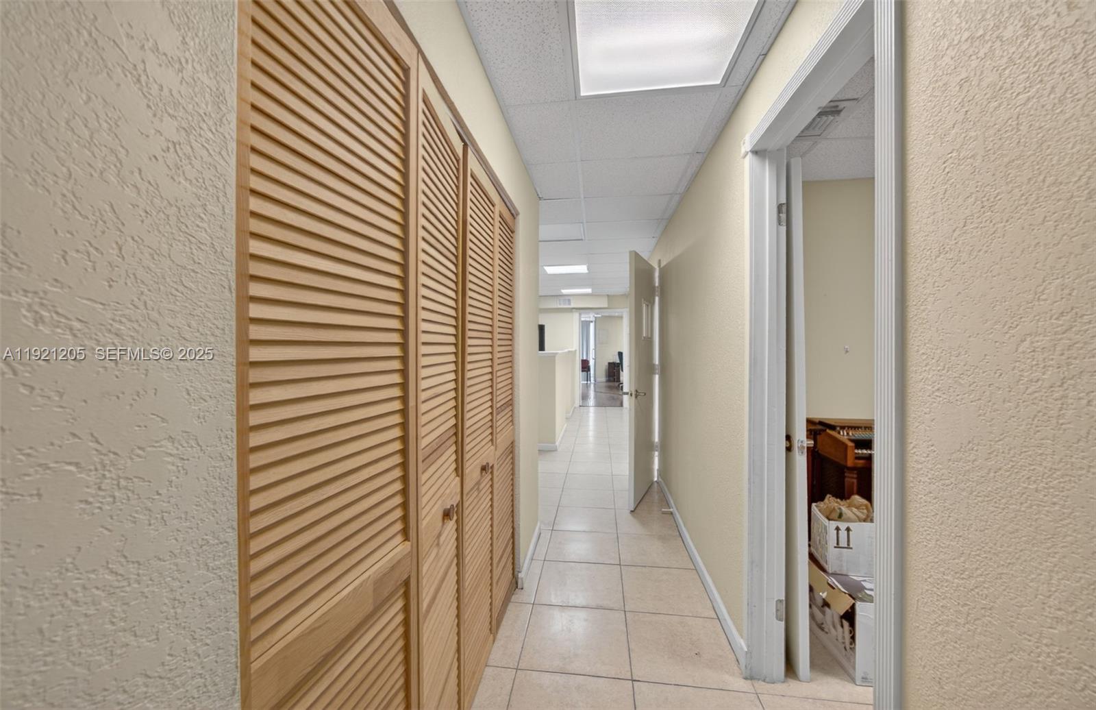 15  /   кв.футов $ 2025-11-25 0 Фото