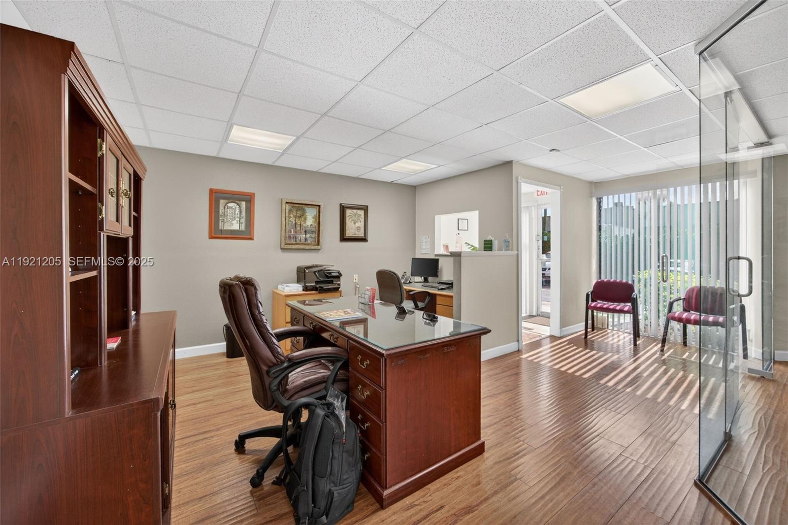 15  /   кв.футов $ 2025-11-25 0 Фото