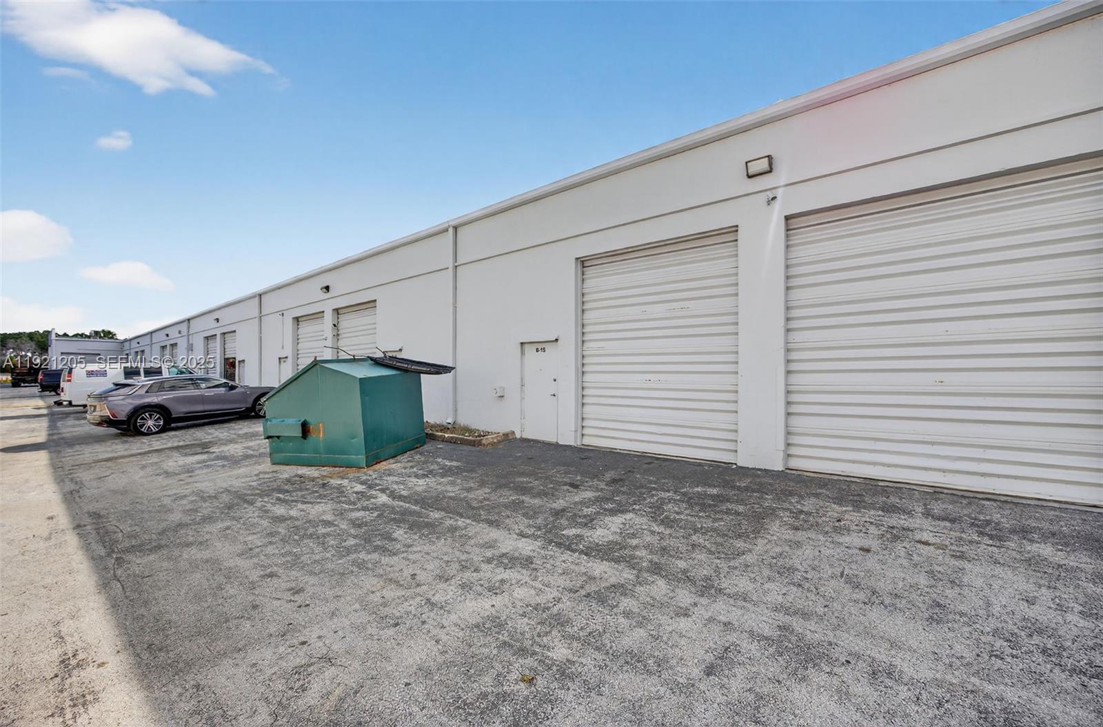 15  /   кв.футов $ 2025-11-25 0 Фото