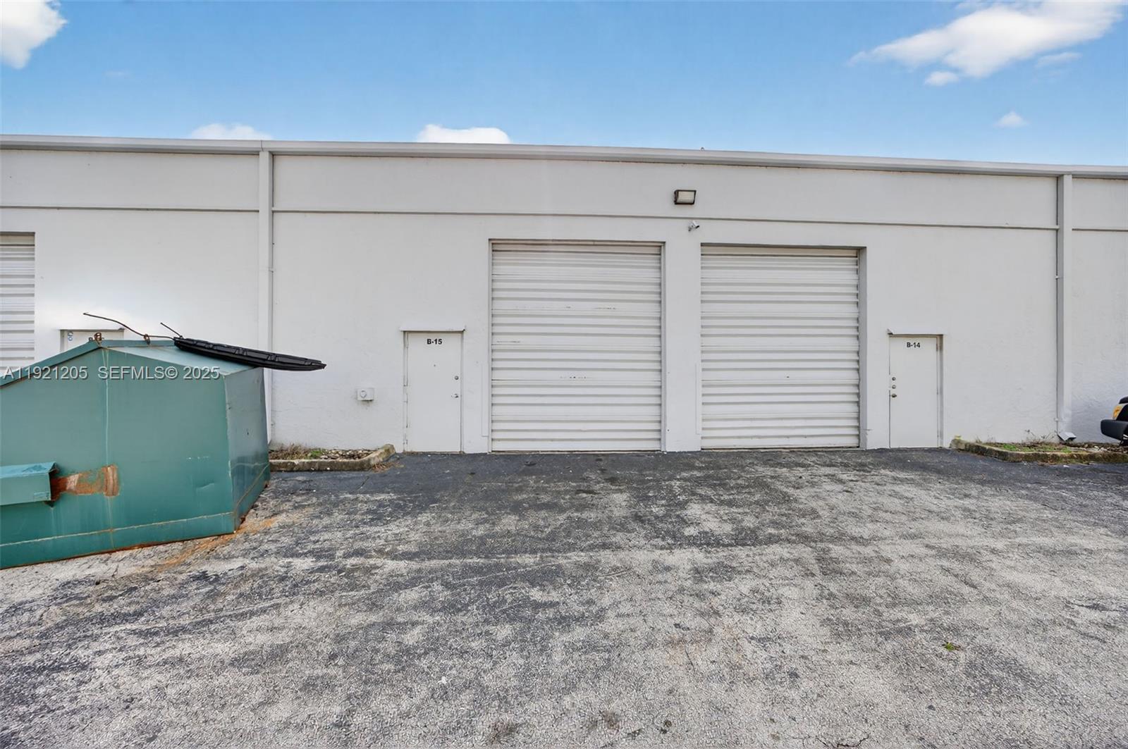 15  /   кв.футов $ 2025-11-25 0 Фото