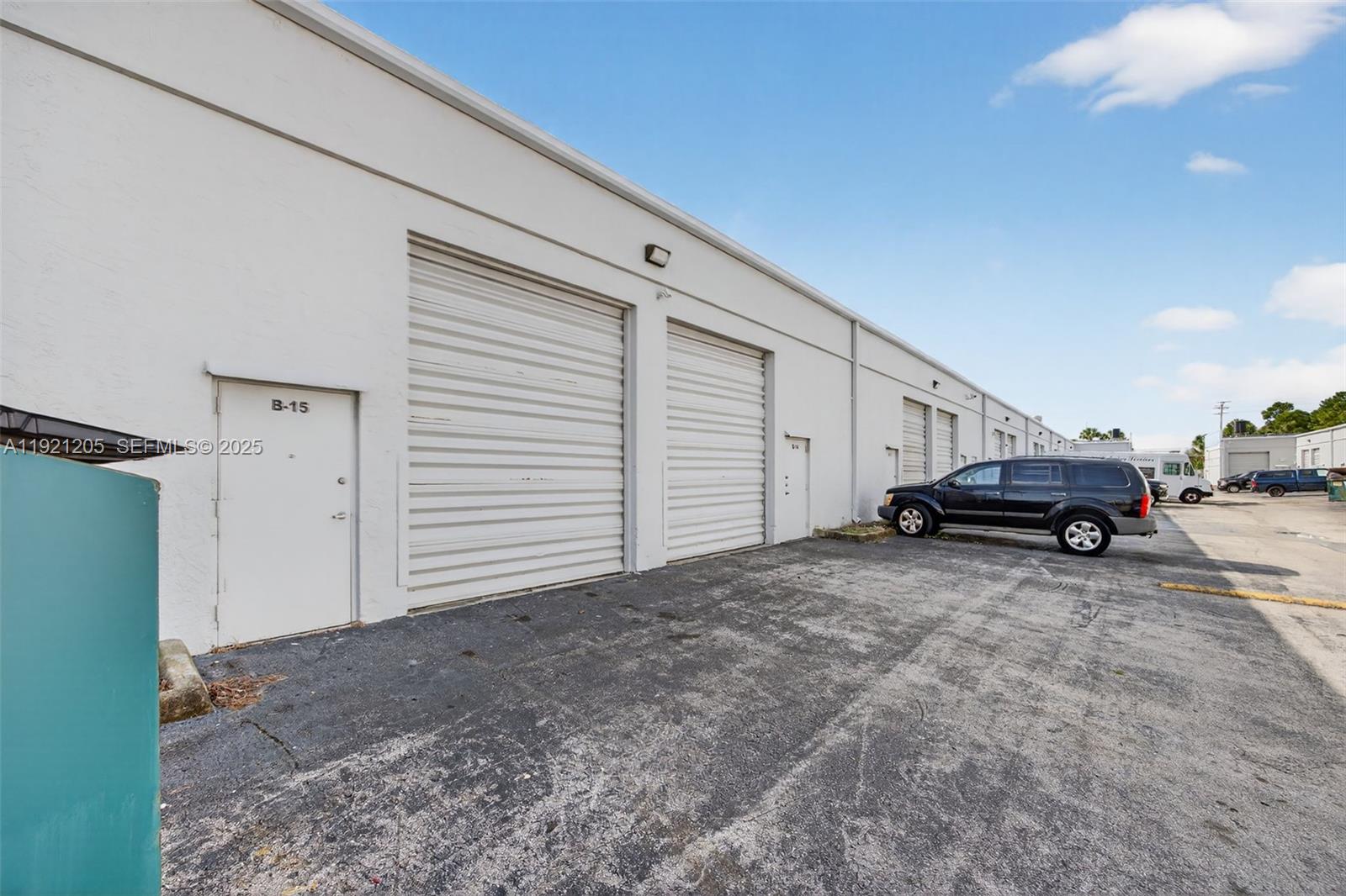 15  /   кв.футов $ 2025-11-25 0 Фото