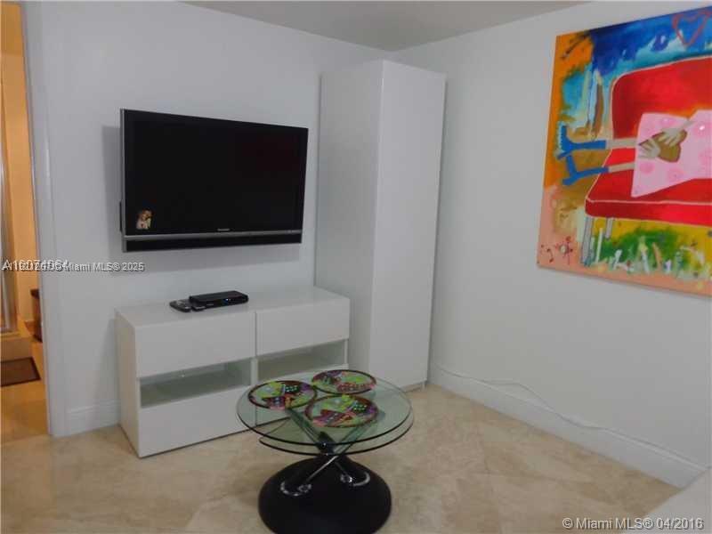 3107 3 / 3 1571 sq. ft. $ 2025-11-25 0 foto