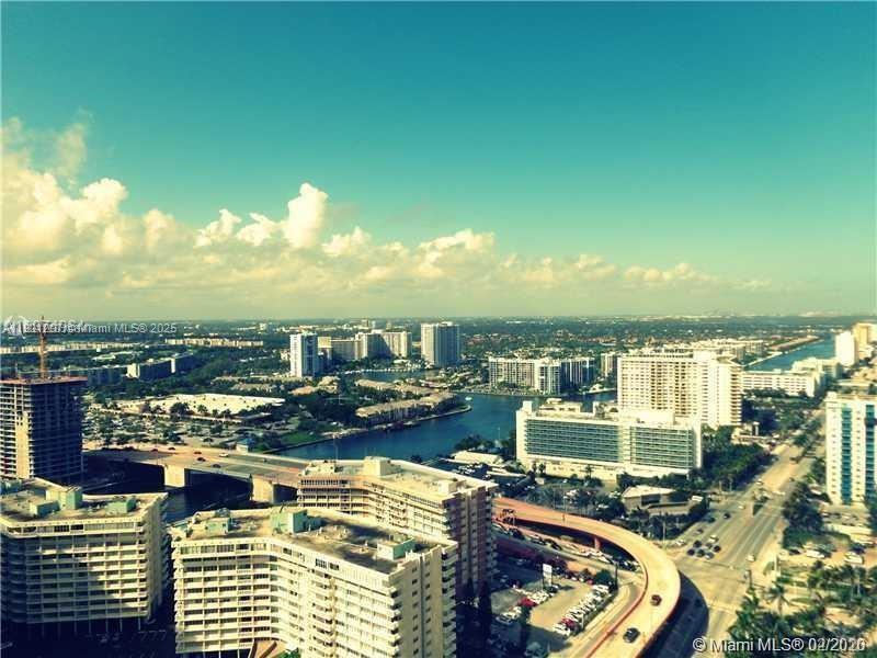 3107 3 / 3 1571 sq. ft. $ 2025-11-25 0 foto