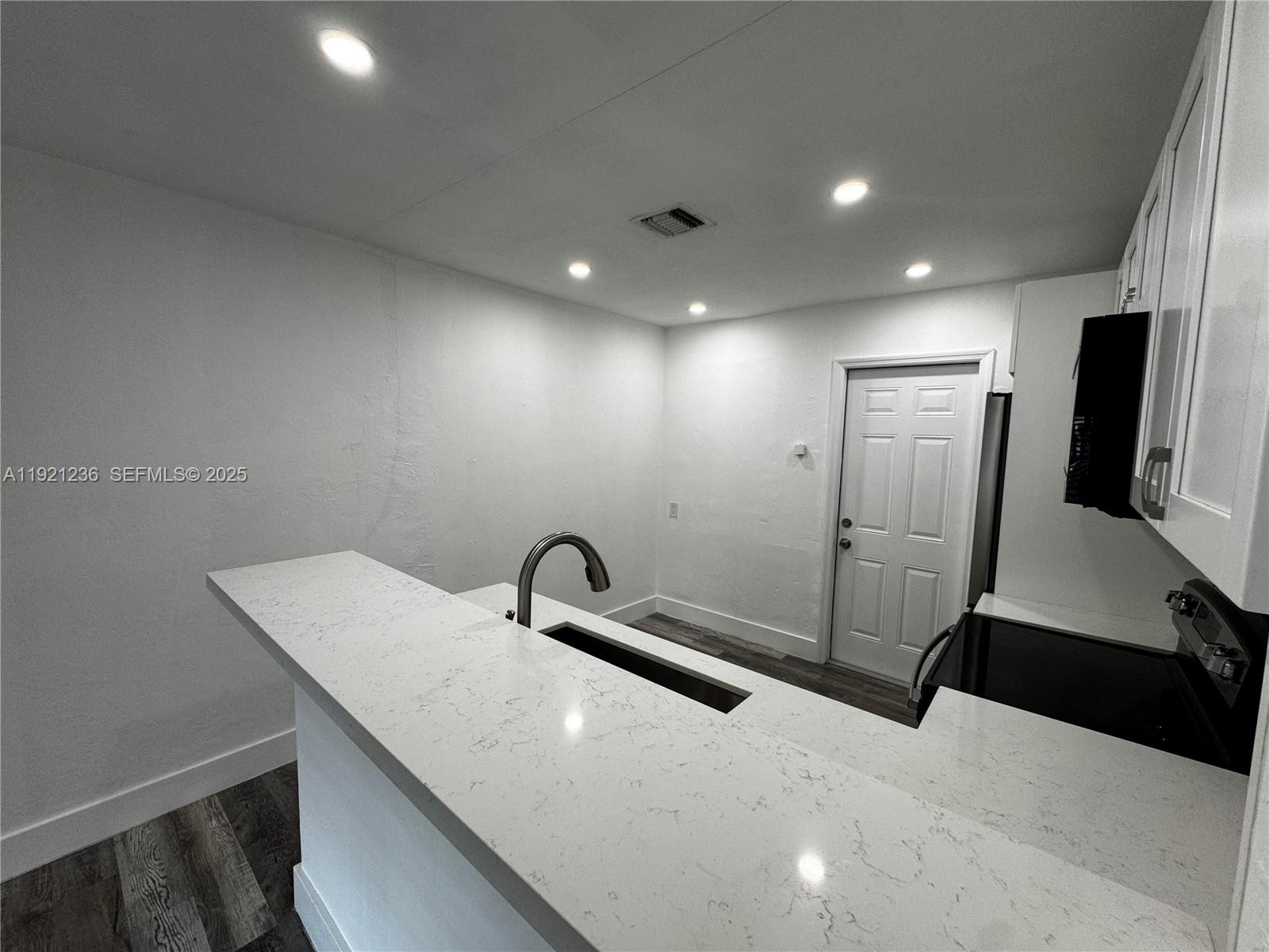   /  1370 sq. ft. $ 2025-12-03 0 Photo