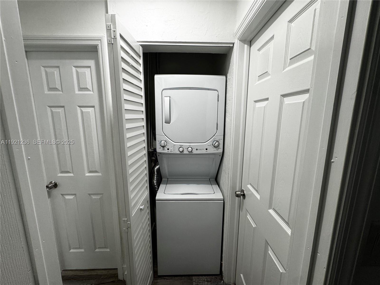   /  1370 sq. ft. $ 2025-12-03 0 Photo