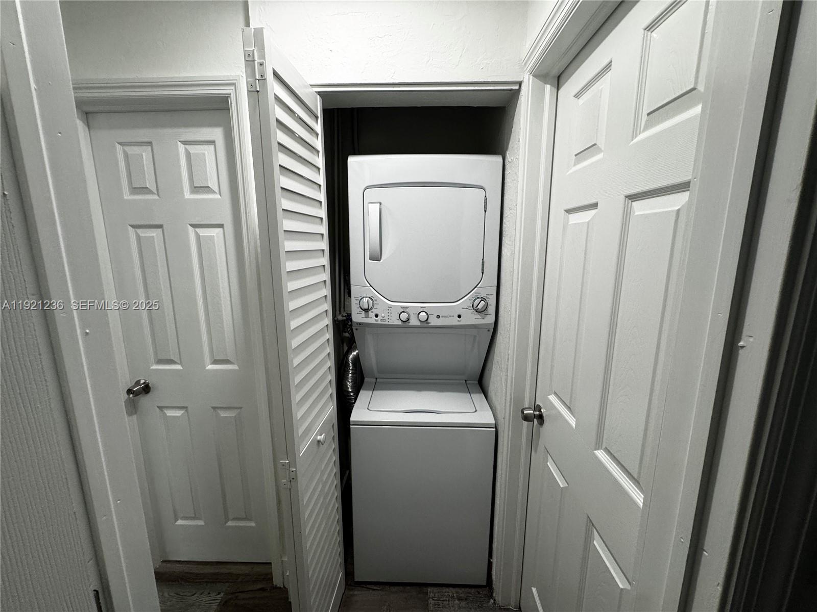   /  1370 sq. ft. $ 2025-12-03 0 Photo