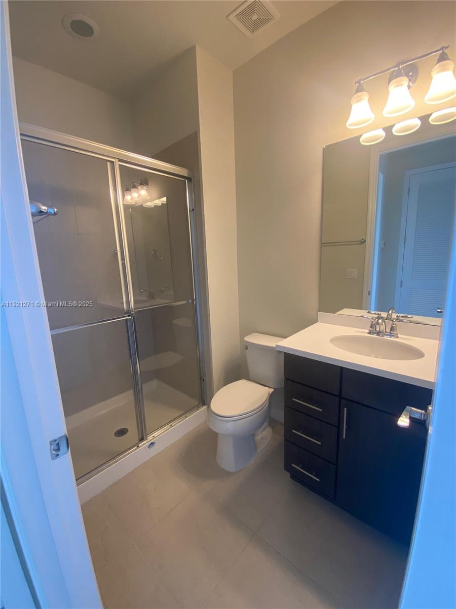 4352 5 / 4 2501 sq. ft. $ 2025-11-25 0 Photo