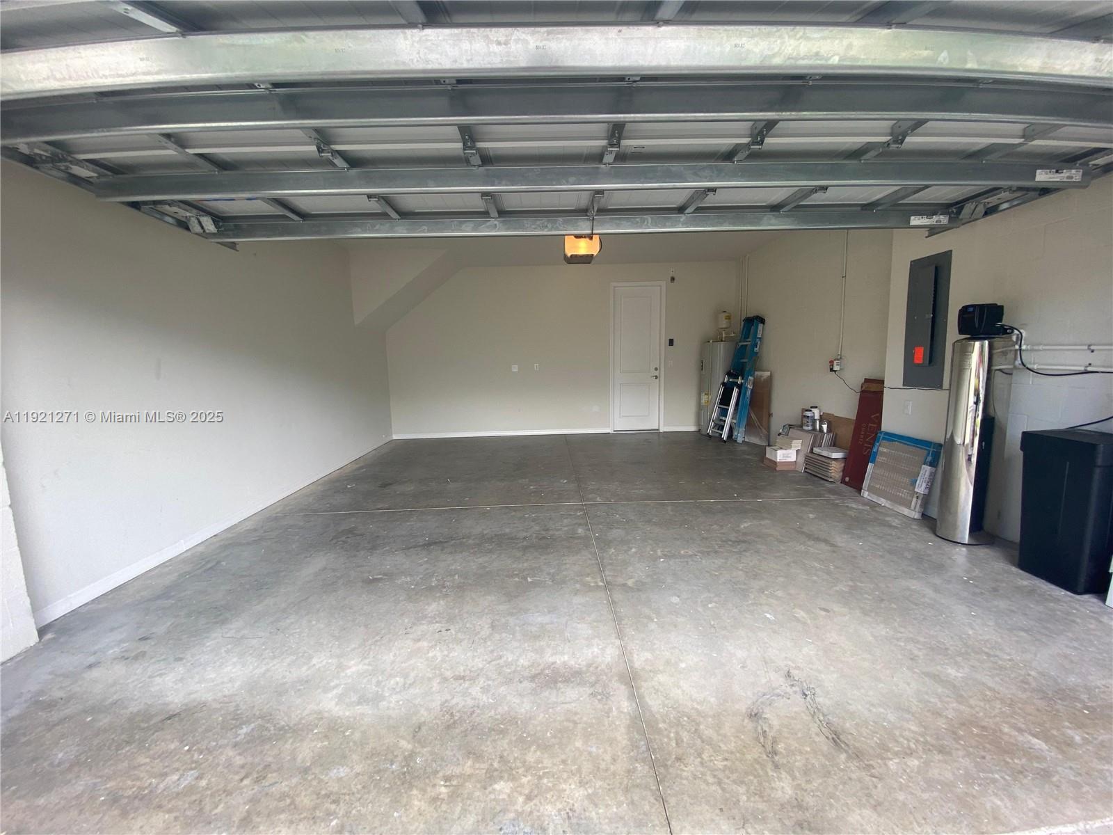 4352 5 / 4 2501 sq. ft. $ 2025-11-25 0 Photo