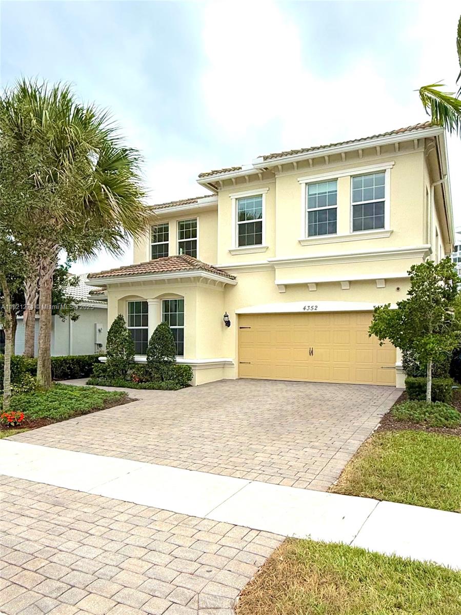 4352 5 / 4 2501 sq. ft. $ 2025-11-25 0 Photo