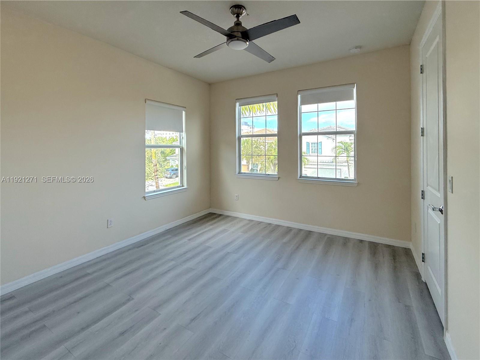 4352 5 / 4 2501 sq. ft. $ 2025-11-25 0 Photo