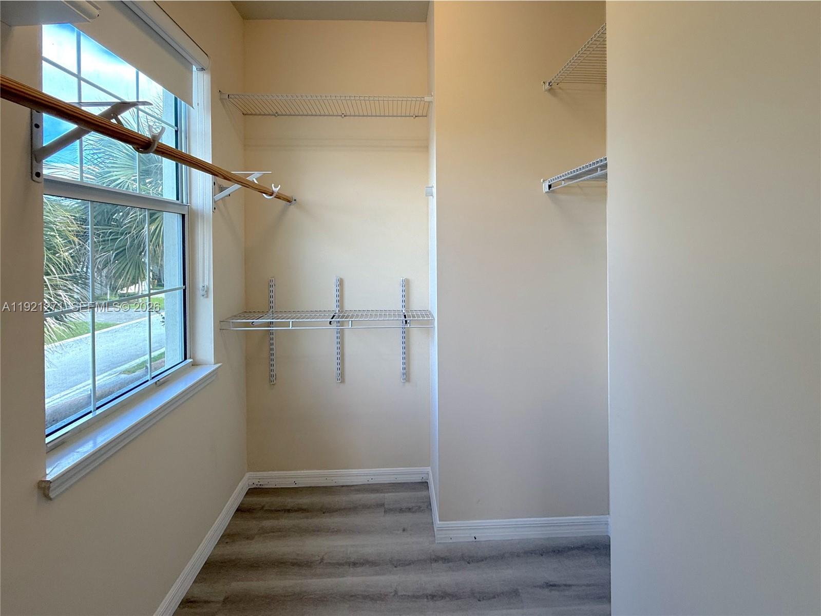 4352 5 / 4 2501 sq. ft. $ 2025-11-25 0 Photo