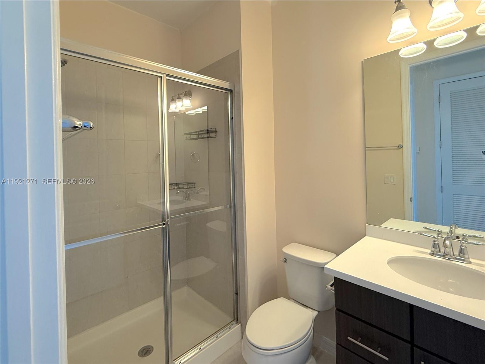 4352 5 / 4 2501 sq. ft. $ 2025-11-25 0 Photo