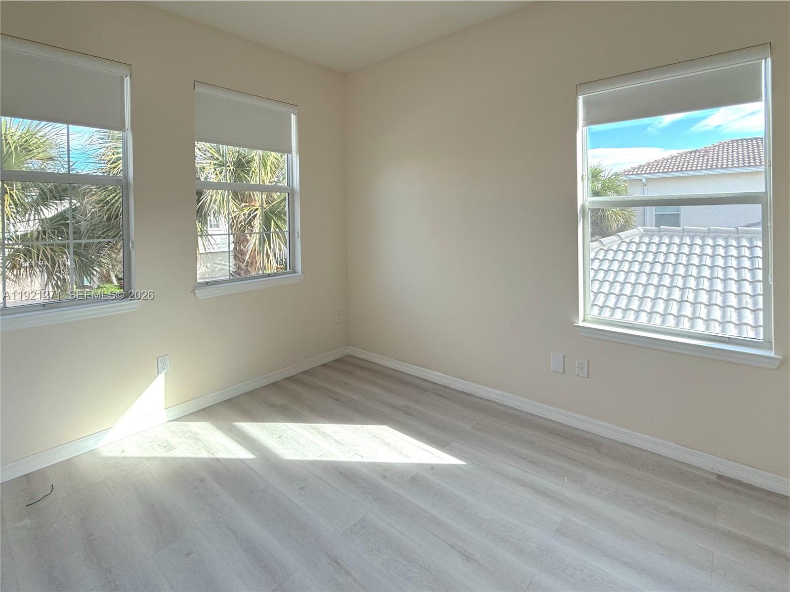 4352 5 / 4 2501 sq. ft. $ 2025-11-25 0 Photo