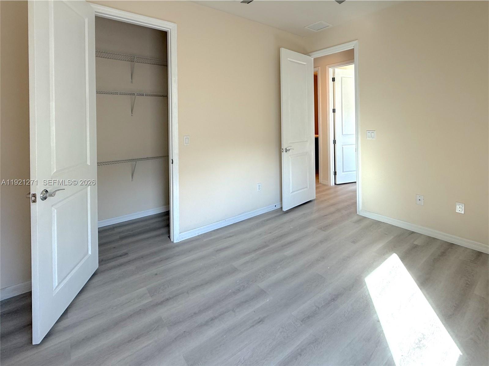 4352 5 / 4 2501 sq. ft. $ 2025-11-25 0 Photo