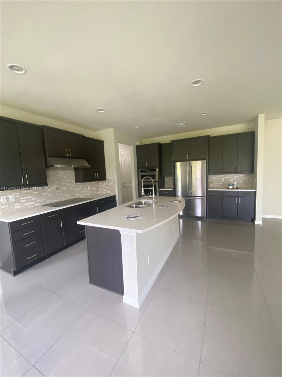 4352 5 / 4 2501 sq. ft. $ 2025-11-25 0 Photo