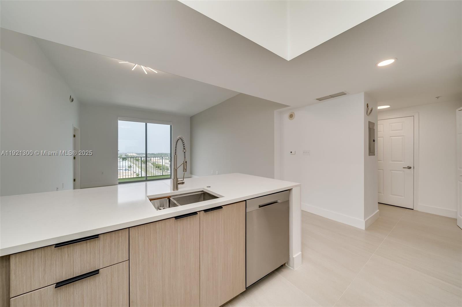 Photo of 140 Dixie Hwy  #1007, Hollywood, Florida, 33020 - 
