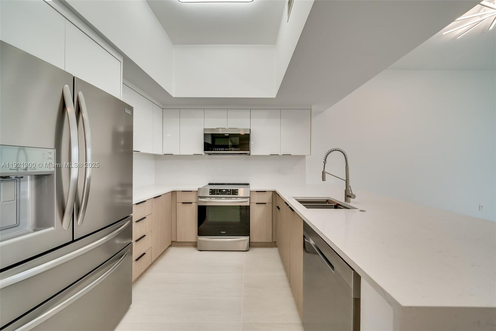 Photo of 140 Dixie Hwy  #1007, Hollywood, Florida, 33020 - 