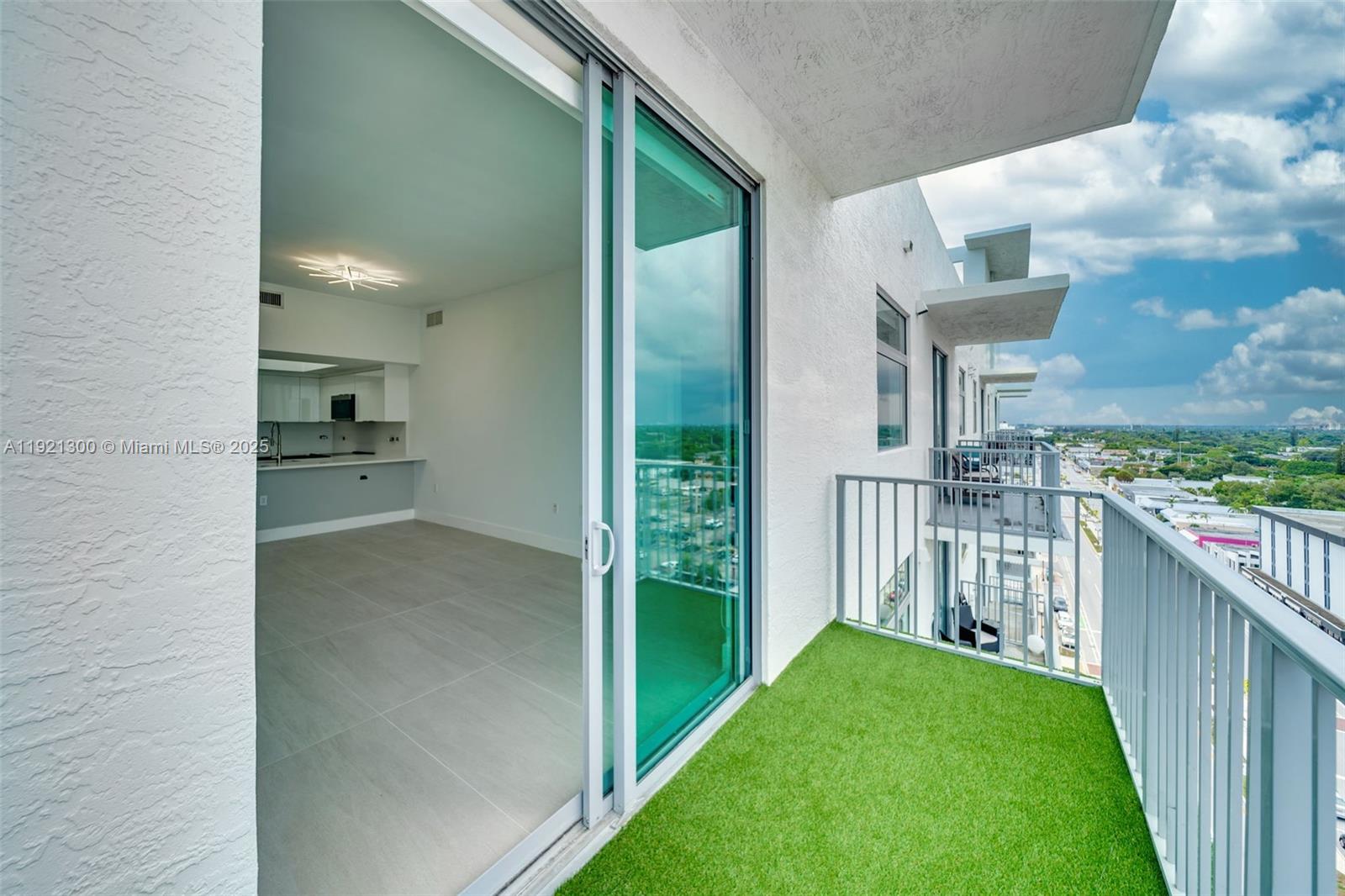 Photo of 140 Dixie Hwy  #1007, Hollywood, Florida, 33020 - 