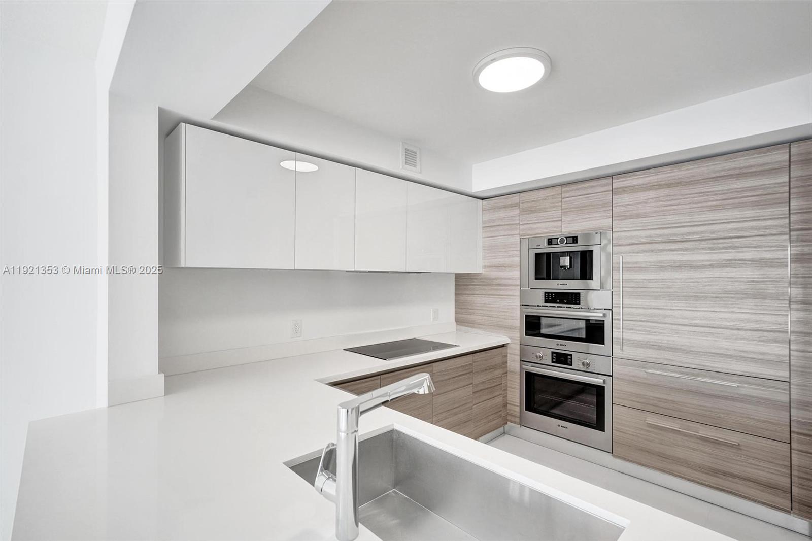 See details 5-805 2 / 3 1541 sq. ft. $ 2025-11-26 0 Photo