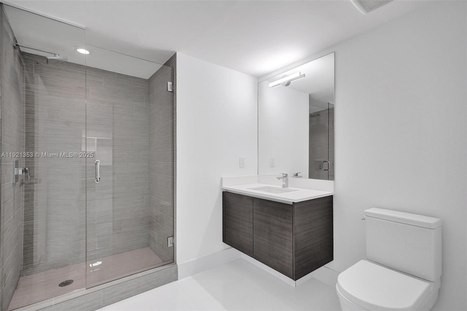 See details 5-805 2 / 3 1541 sq. ft. $ 2025-11-26 0 Photo