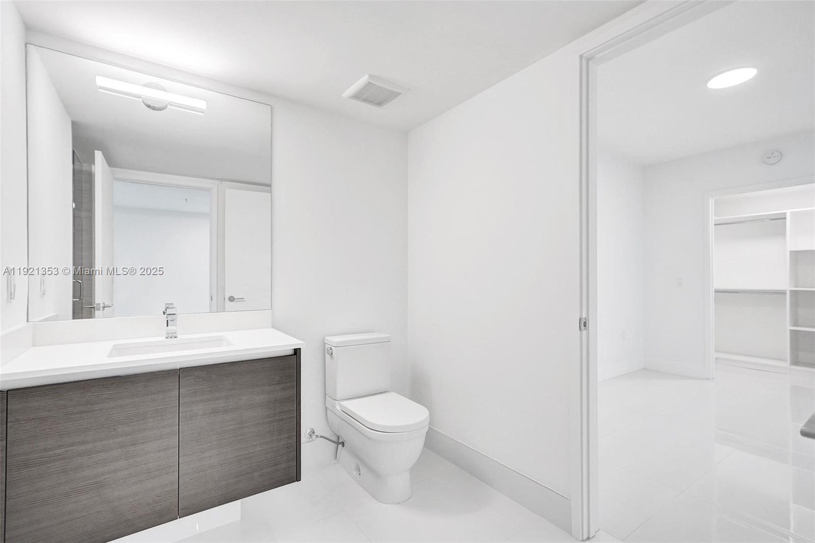 See details 5-805 2 / 3 1541 sq. ft. $ 2025-11-26 0 Photo