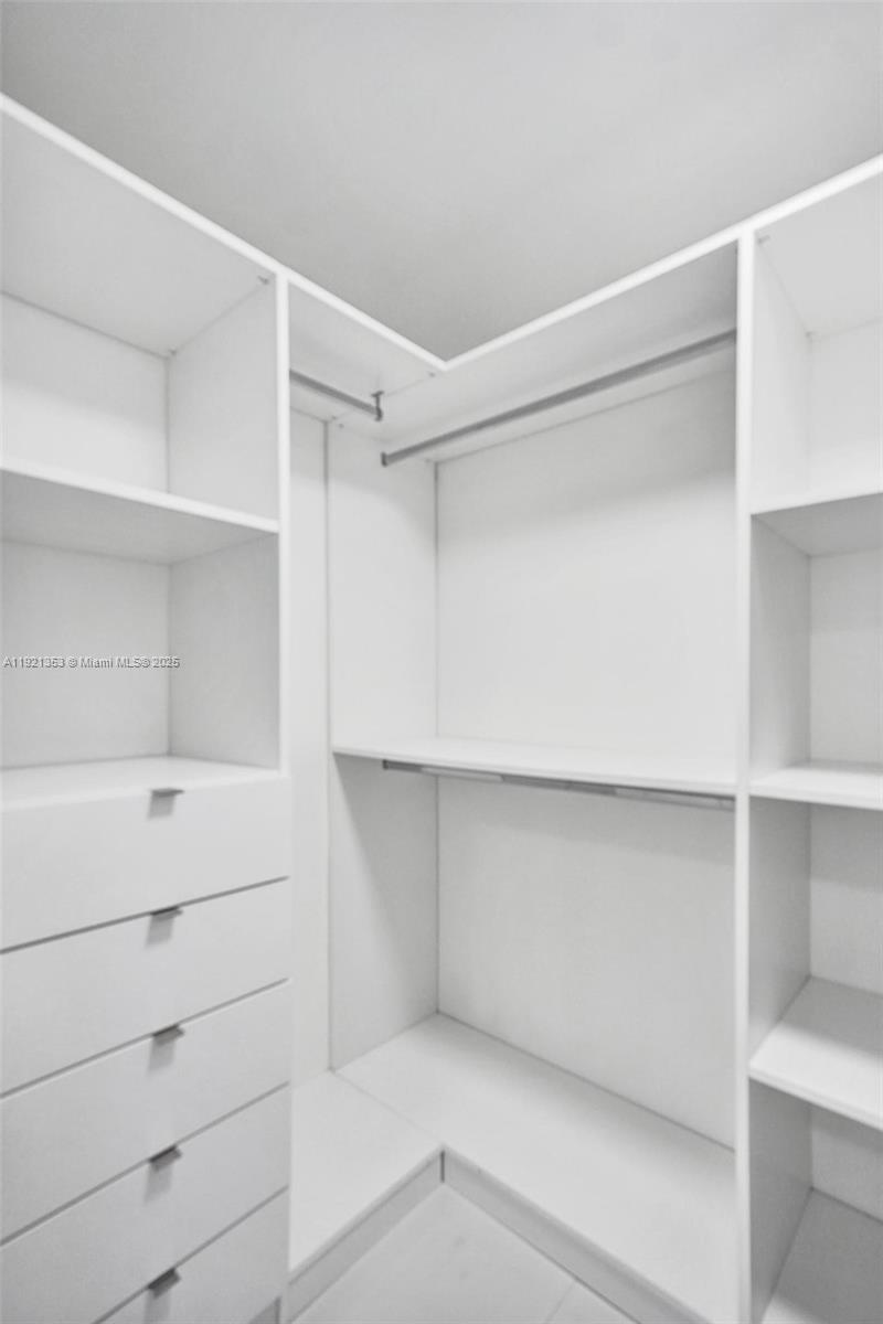 See details 5-805 2 / 3 1541 sq. ft. $ 2025-11-26 0 Photo