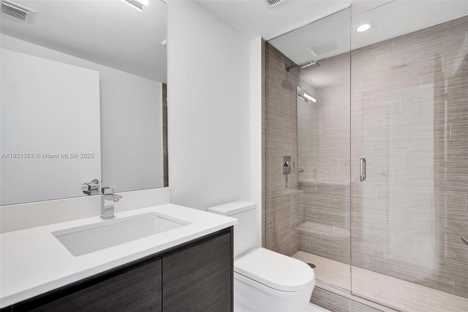 See details 5-805 2 / 3 1541 sq. ft. $ 2025-11-26 0 Photo