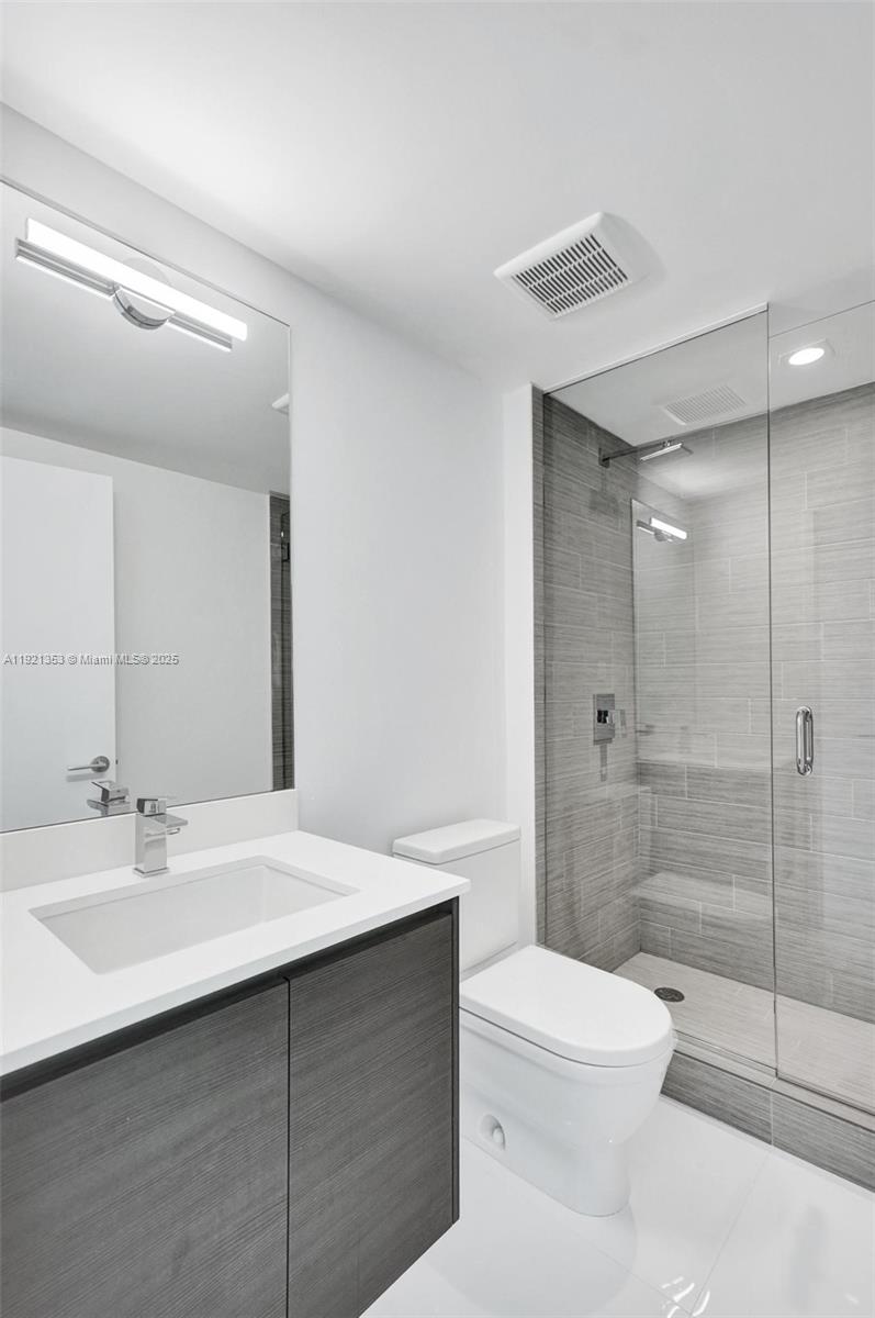 See details 5-805 2 / 3 1541 sq. ft. $ 2025-11-26 0 Photo