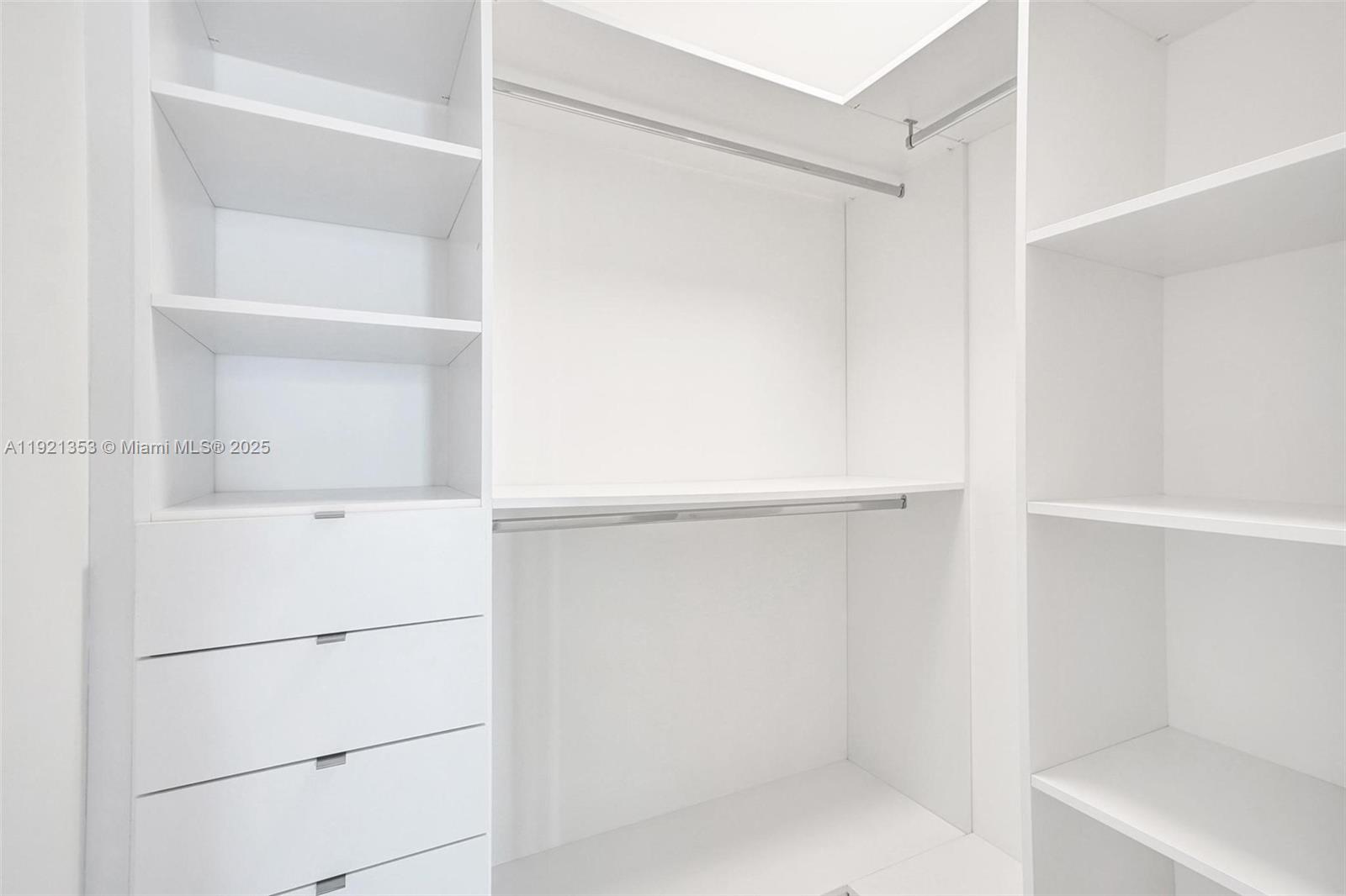 See details 5-805 2 / 3 1541 sq. ft. $ 2025-11-26 0 Photo