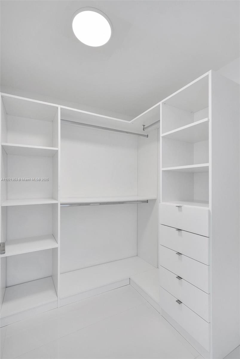 See details 5-805 2 / 3 1541 sq. ft. $ 2025-11-26 0 Photo