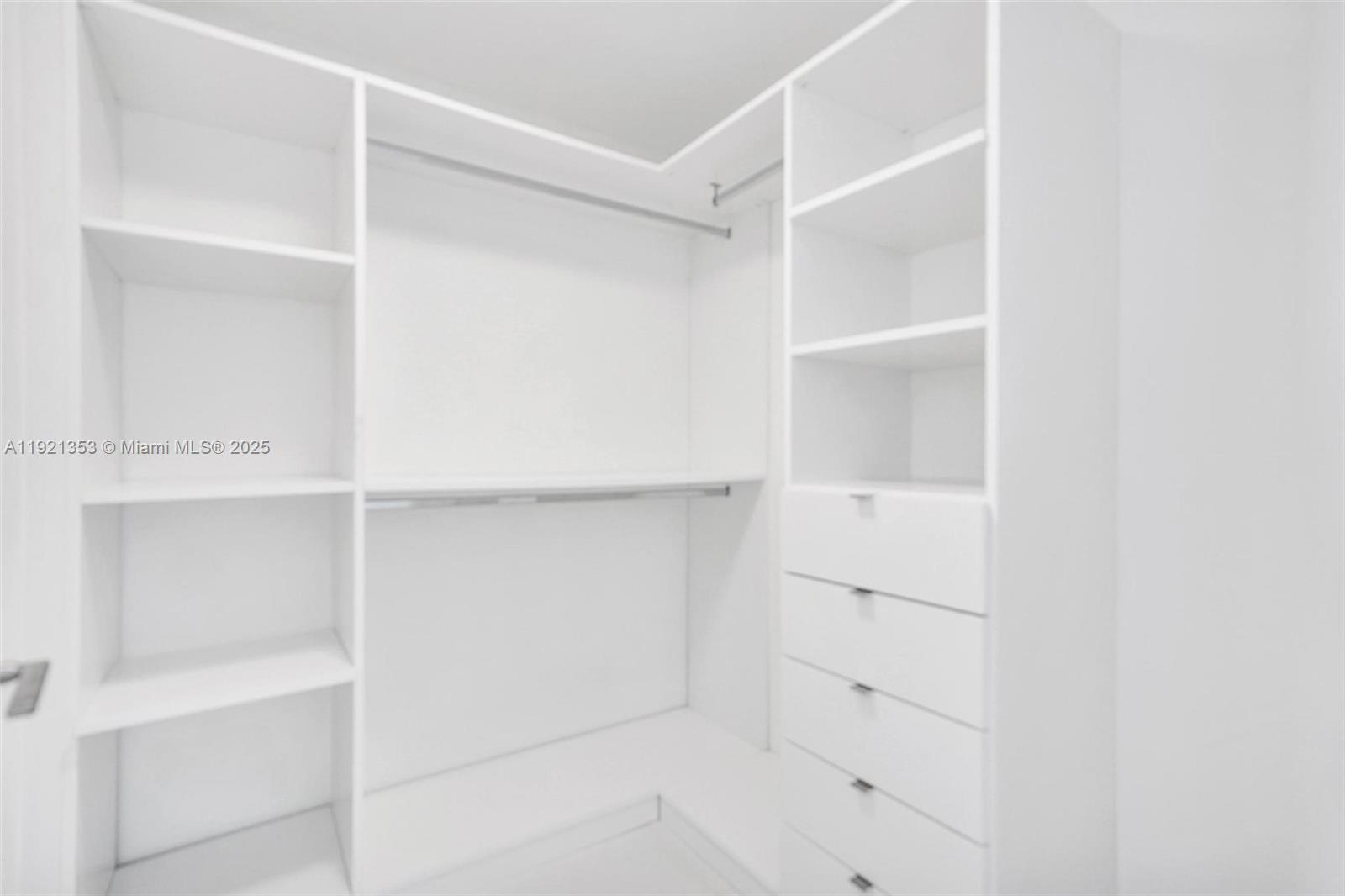 See details 5-805 2 / 3 1541 sq. ft. $ 2025-11-26 0 Photo