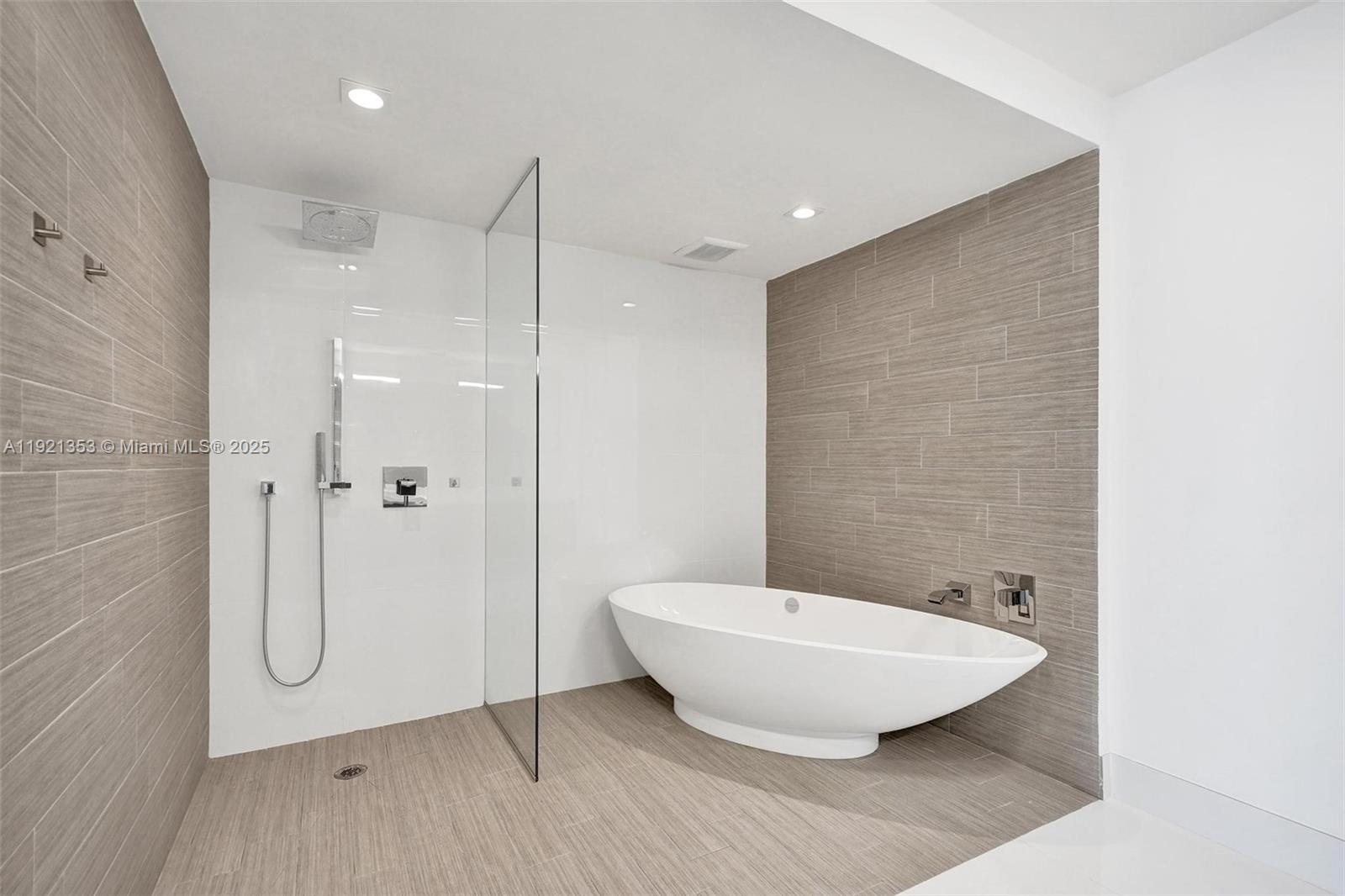 See details 5-805 2 / 3 1541 sq. ft. $ 2025-11-26 0 Photo