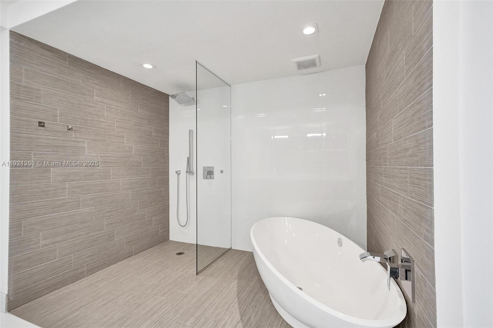 See details 5-805 2 / 3 1541 sq. ft. $ 2025-11-26 0 Photo