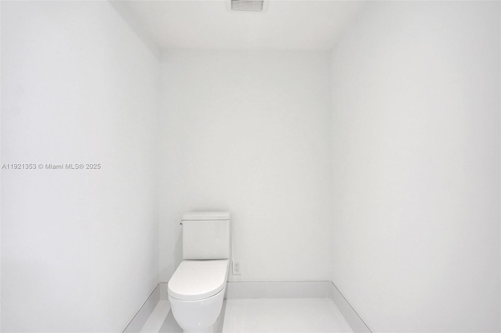 See details 5-805 2 / 3 1541 sq. ft. $ 2025-11-26 0 Photo