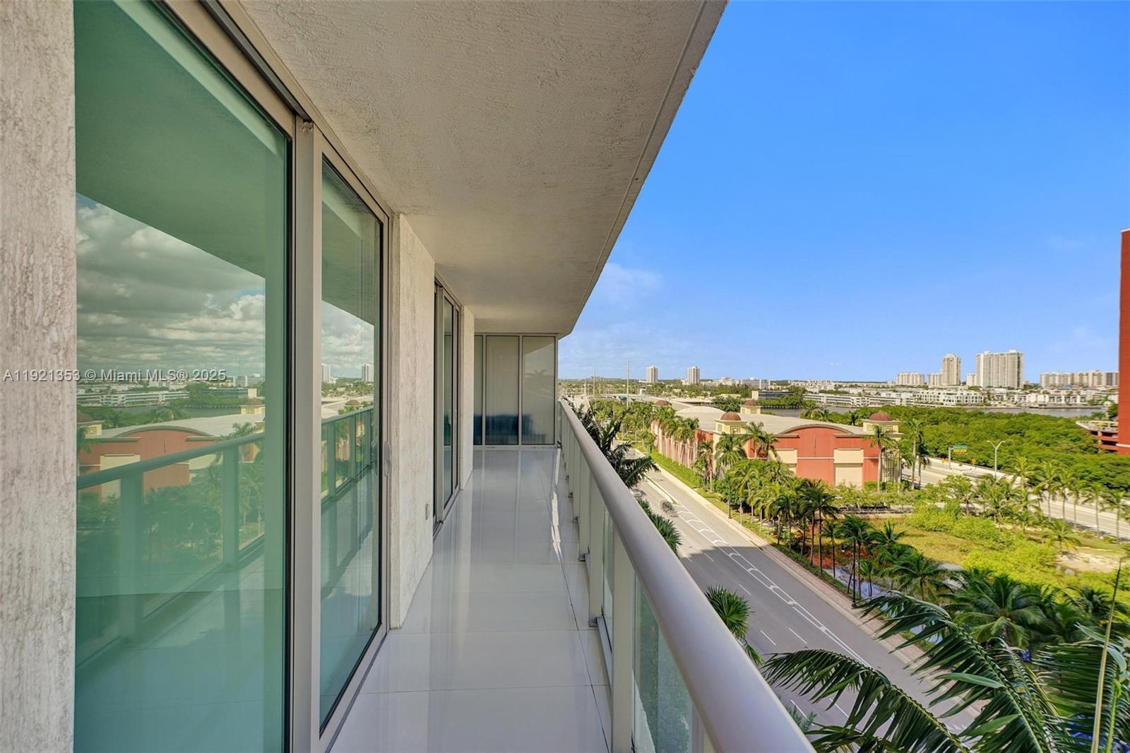 See details 5-805 2 / 3 1541 sq. ft. $ 2025-11-26 0 Photo