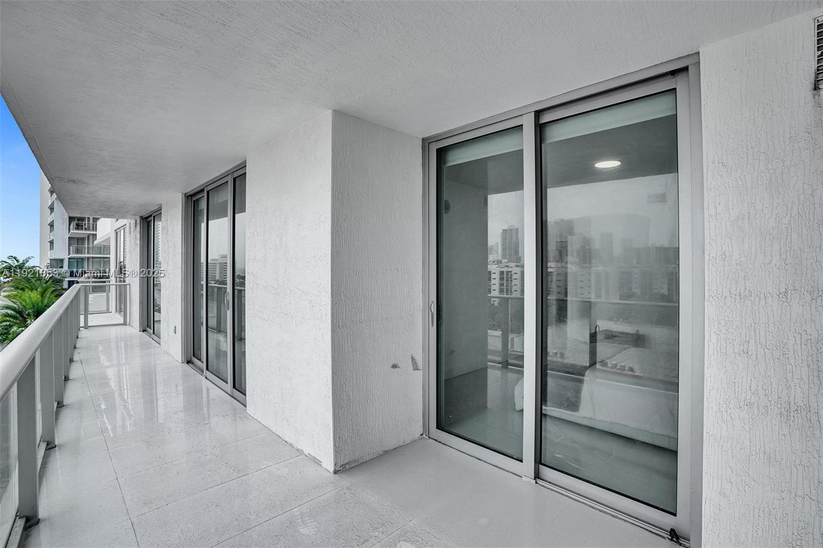 See details 5-805 2 / 3 1541 sq. ft. $ 2025-11-26 0 Photo