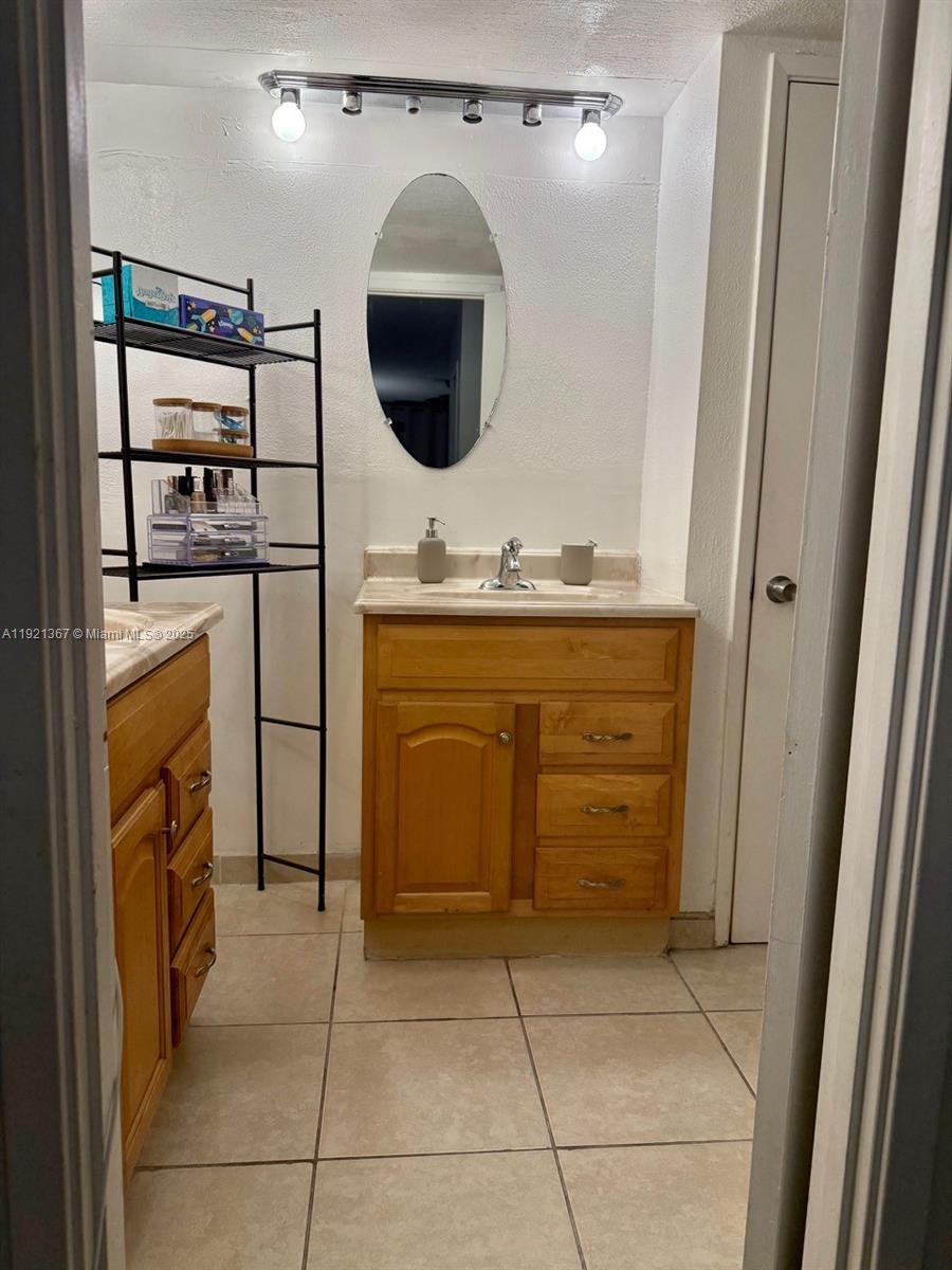 115-3 2 / 2 1674 sq. ft. $ 2025-11-26 0 foto