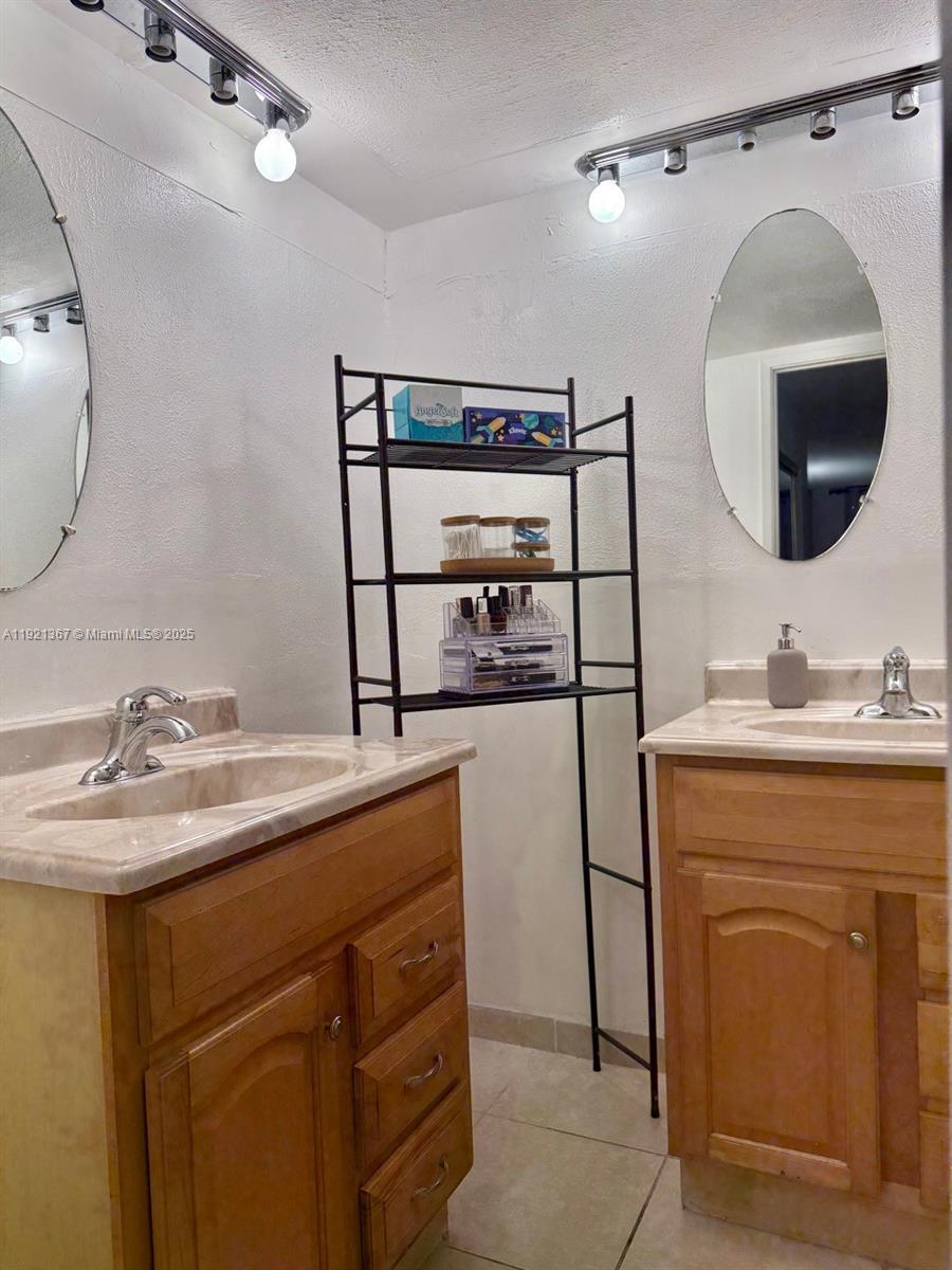 115-3 2 / 2 1674 sq. ft. $ 2025-11-26 0 foto