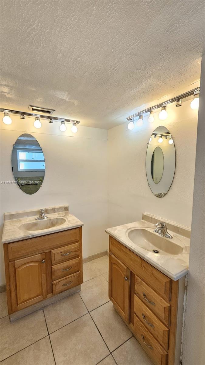 115-3 2 / 2 1674 sq. ft. $ 2025-11-26 0 Photo