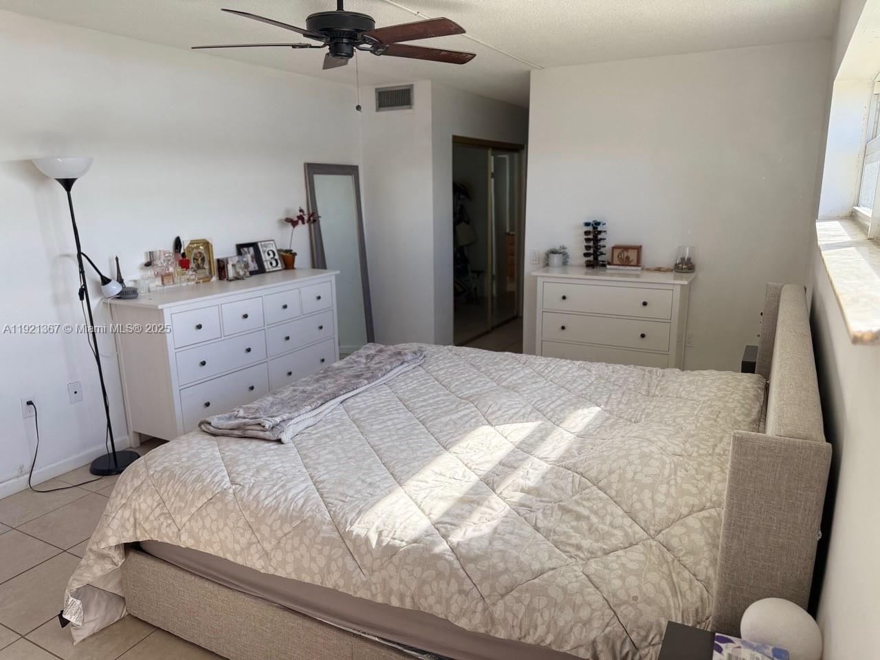 115-3 2 / 2 1674 sq. ft. $ 2025-11-26 0 foto