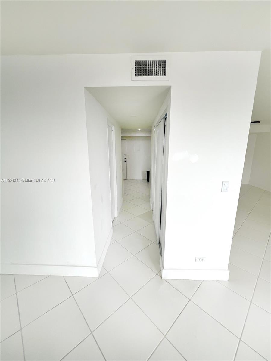 2012 2 / 2 1087 sq. ft. $ 2025-11-26 0 Photo