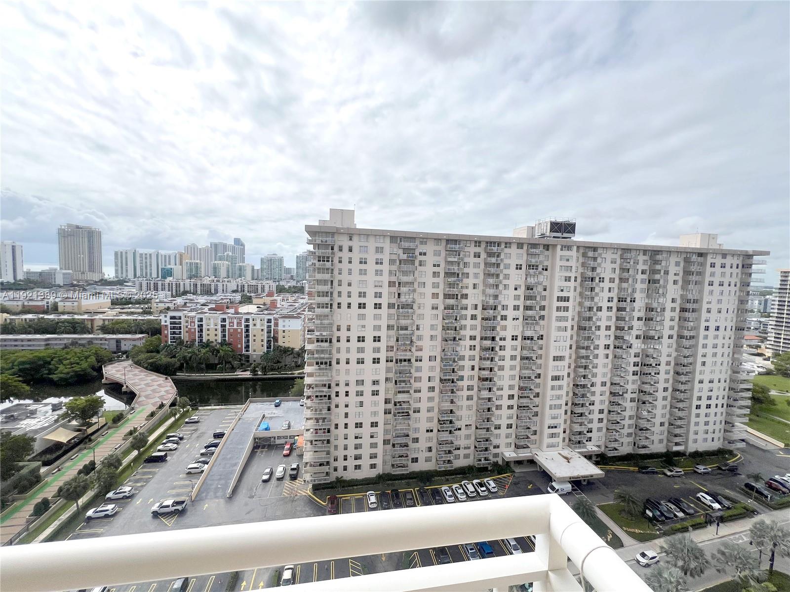 2012 2 / 2 1087 sq. ft. $ 2025-11-26 0 Photo