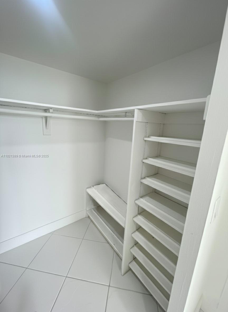 2012 2 / 2 1087 sq. ft. $ 2025-11-26 0 Photo