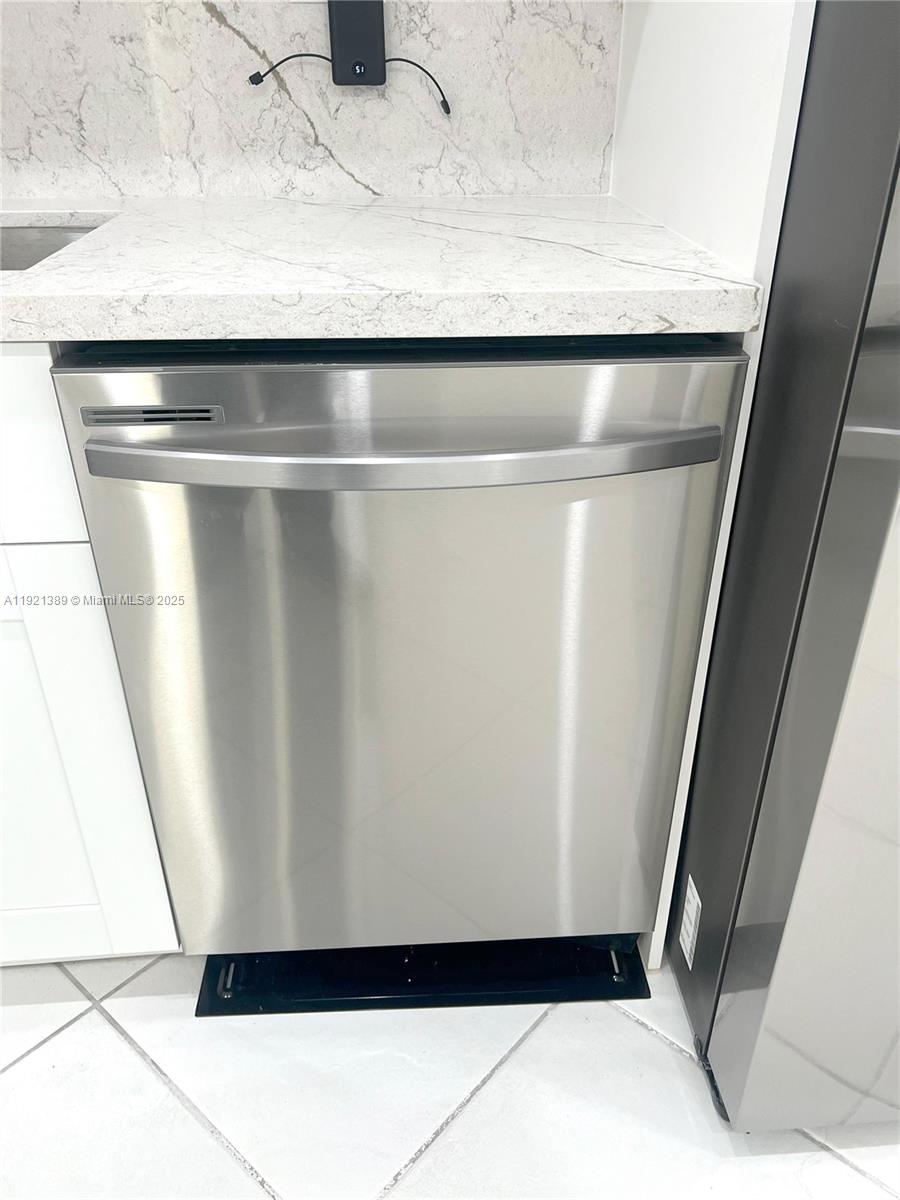 2012 2 / 2 1087 sq. ft. $ 2025-11-26 0 Photo